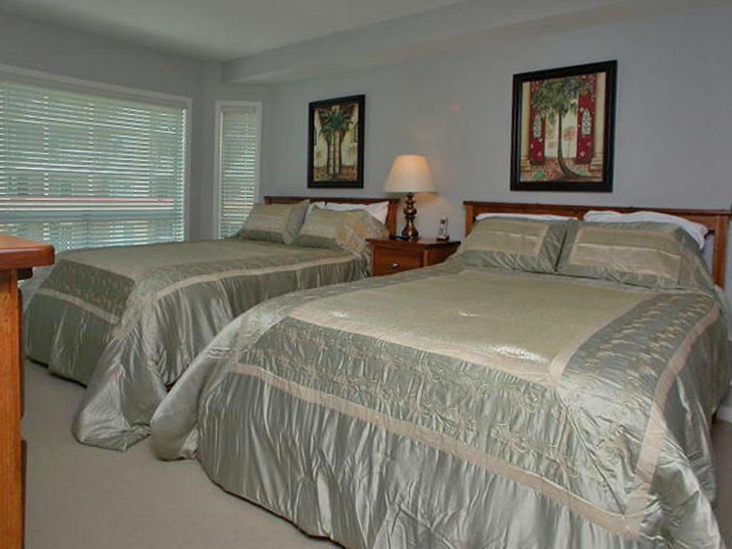 Sunset Waterfront Resort By Kelownacondorentals Quarto foto