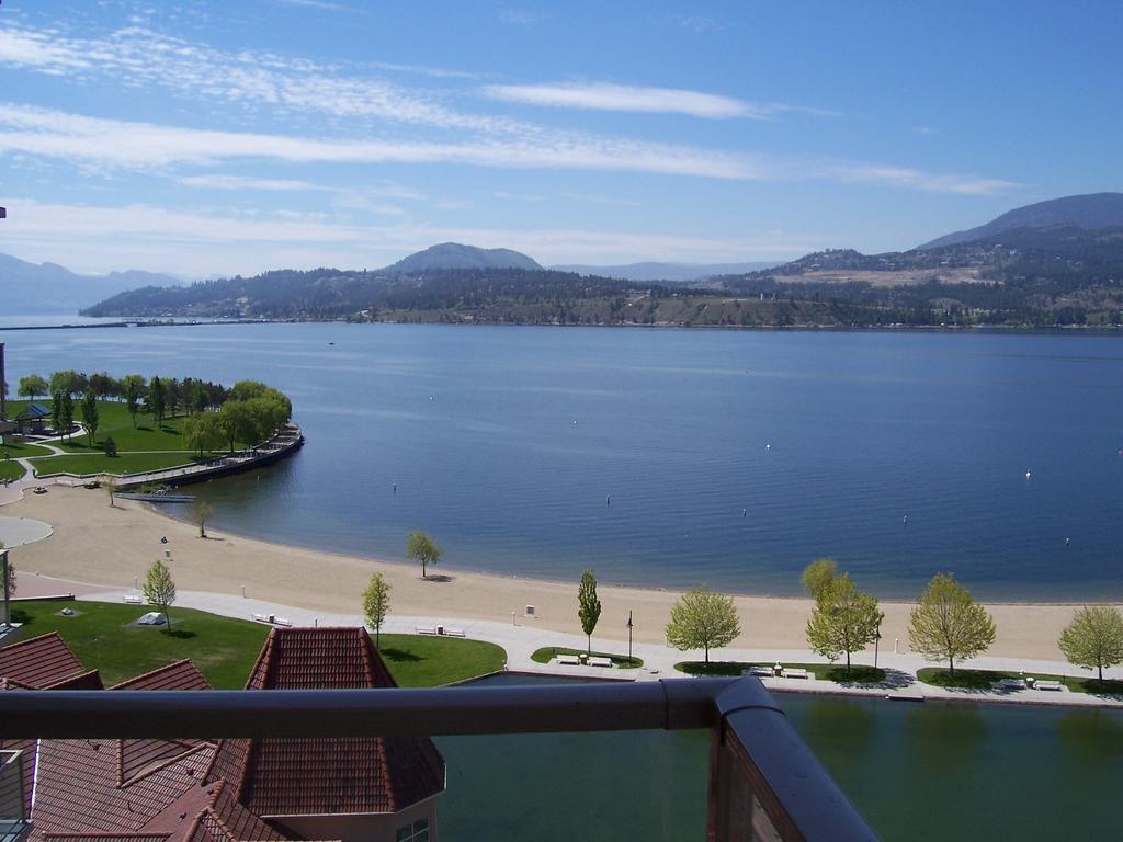 Sunset Waterfront Resort By Kelownacondorentals Quarto foto