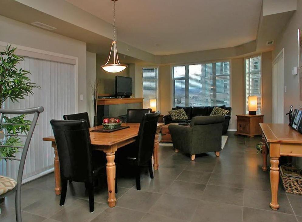 Sunset Waterfront Resort By Kelownacondorentals Exterior foto